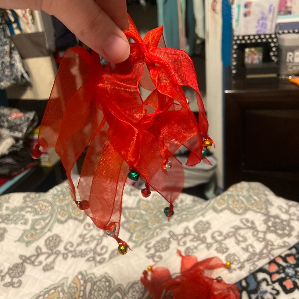 5/$10 | No Boundaries | Christmas Ponytails